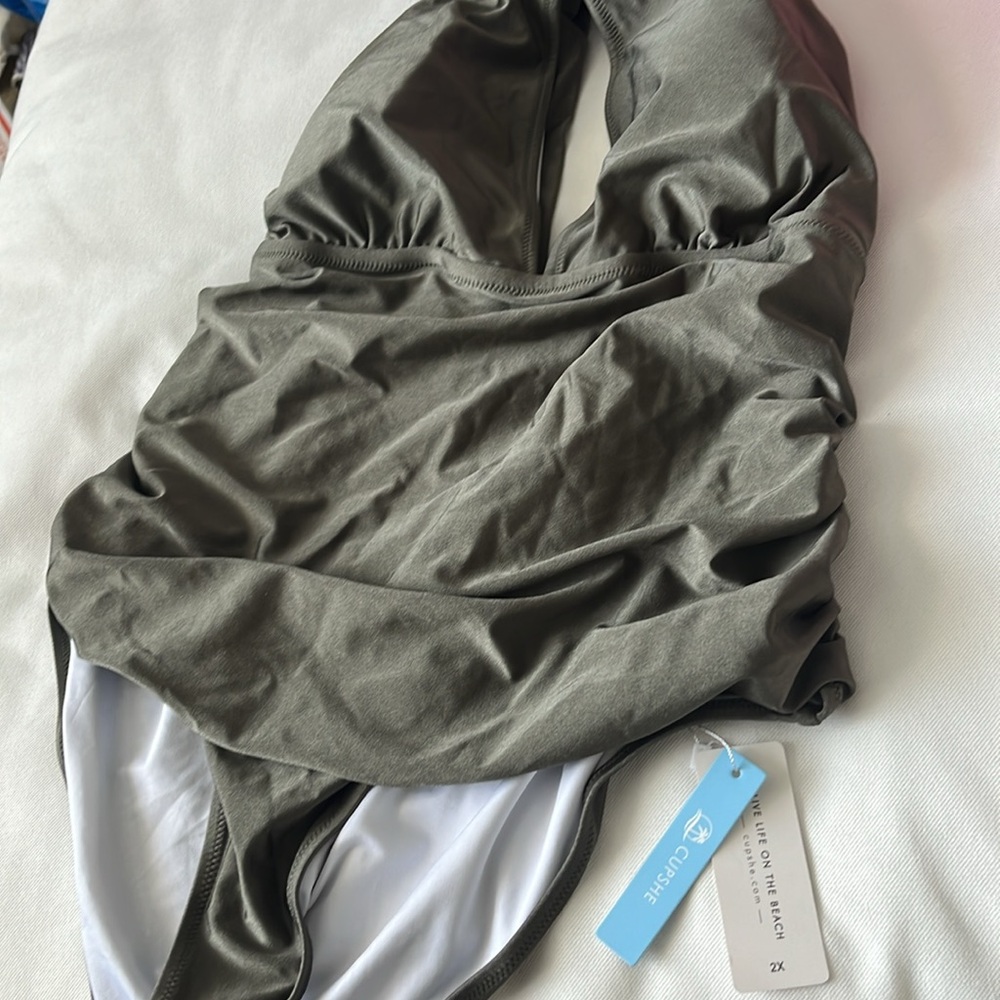 Cupshe Green Ruched One-Piece, NWT - Picture 3 of 4